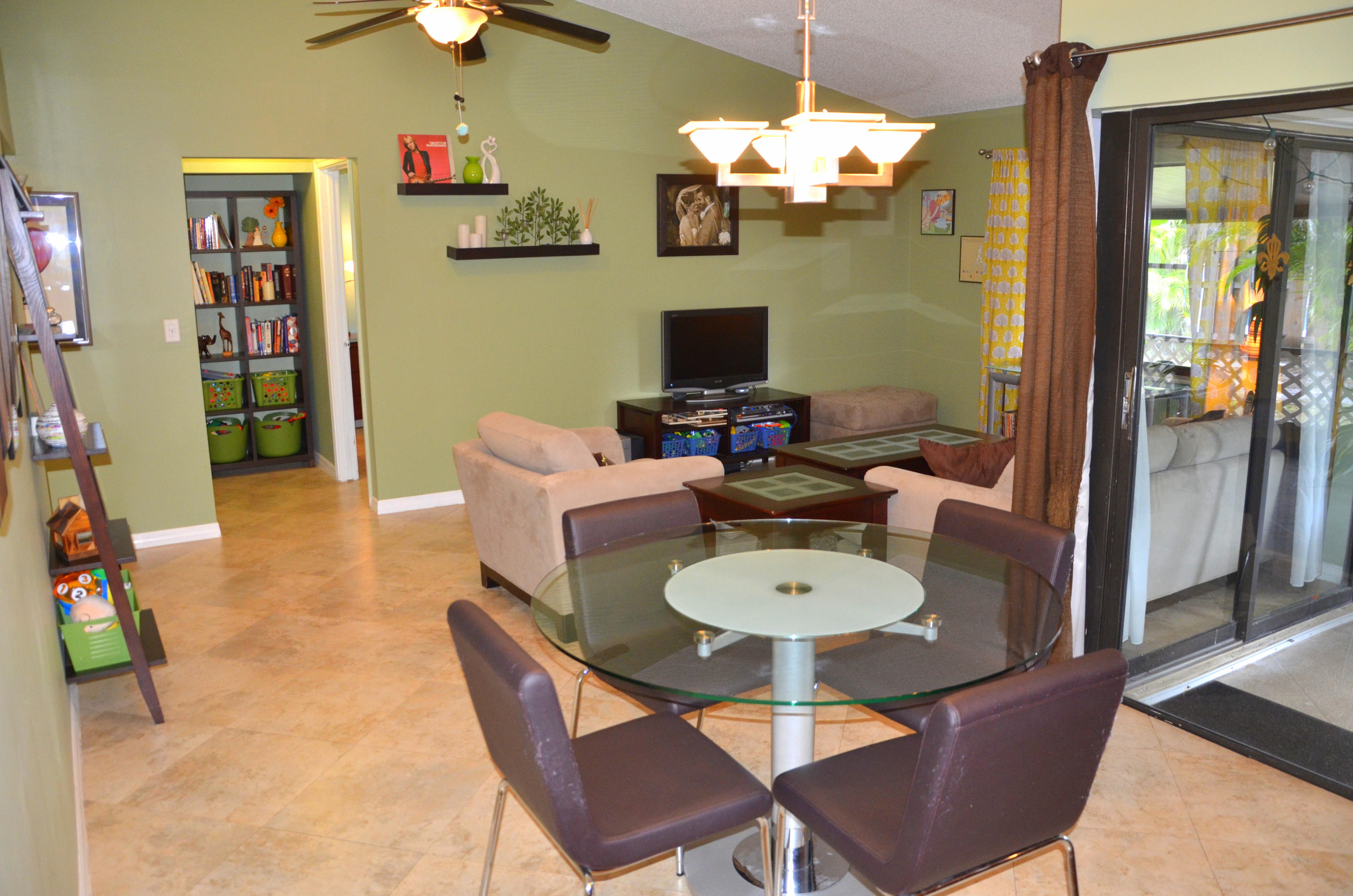 9224 Edgemont Lane Boca Raton, FL 33434 - Photo 6 of 24 Living/Dining