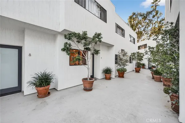 $5,500 | 2500 Abbot Kinney Boulevard, Unit 9, Venice, CA 90291