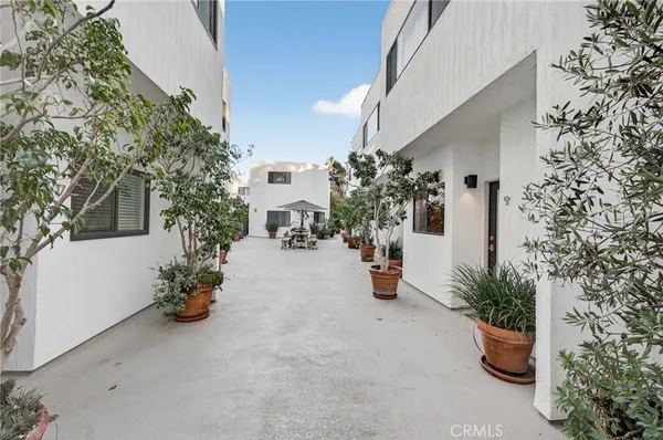 $5,500 | 2500 Abbot Kinney Boulevard, Unit 9, Venice, CA 90291