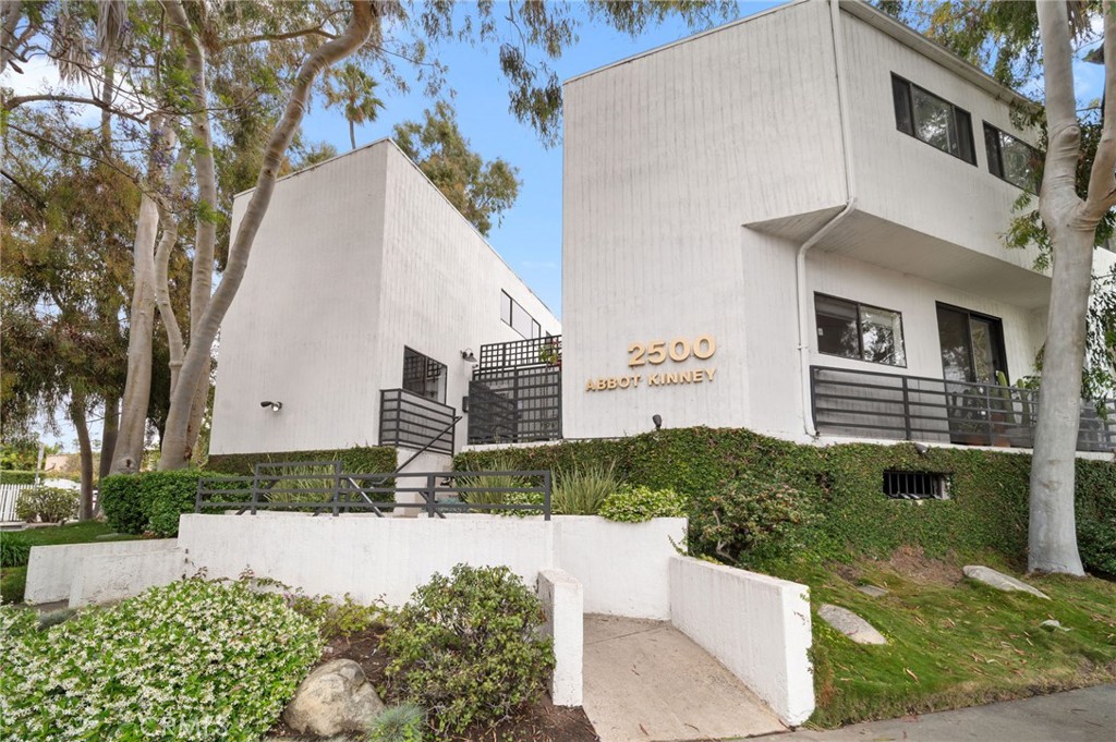 2500 Abbot Kinney Boulevard, Unit 9 Venice, CA 90291 - Photo 28 of 32