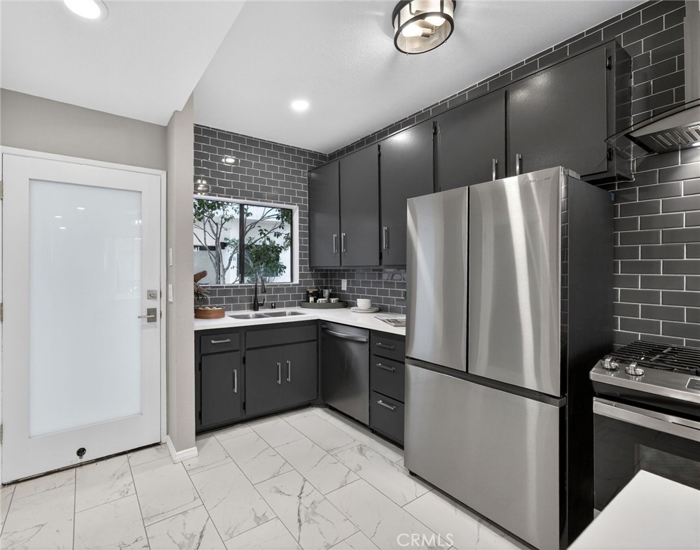 2500 Abbot Kinney Boulevard, Unit 9 Venice, CA 90291 - Photo 3 of 32