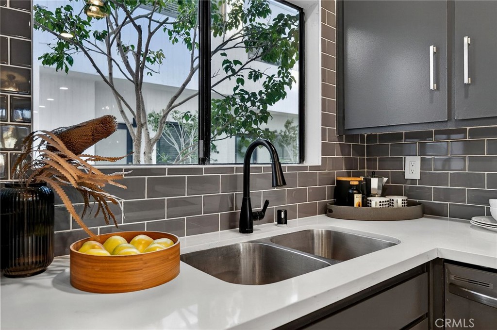 2500 Abbot Kinney Boulevard, Unit 9 Venice, CA 90291 - Photo 4 of 32