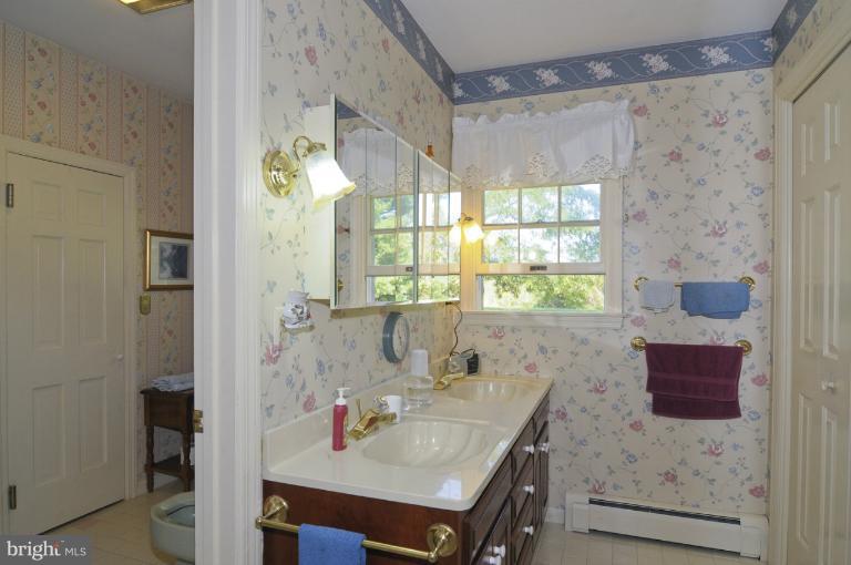3164 Flickinger Road Westminster, MD 21158 - Photo 11 of 30 Bath (Master)
