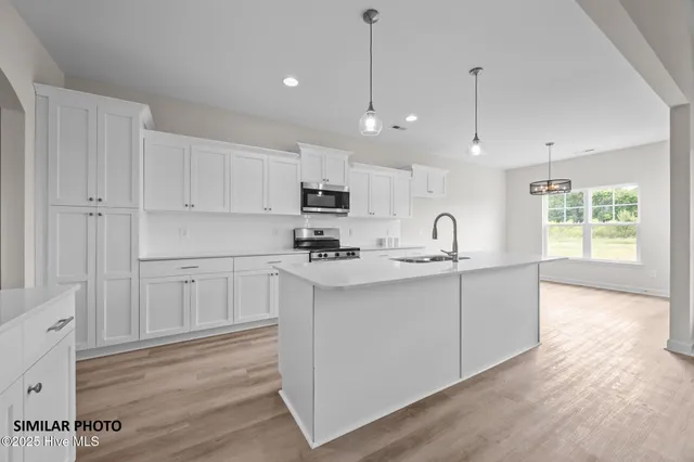 $455,900 | 1109 Lunenburg Place, Richlands, NC 28574