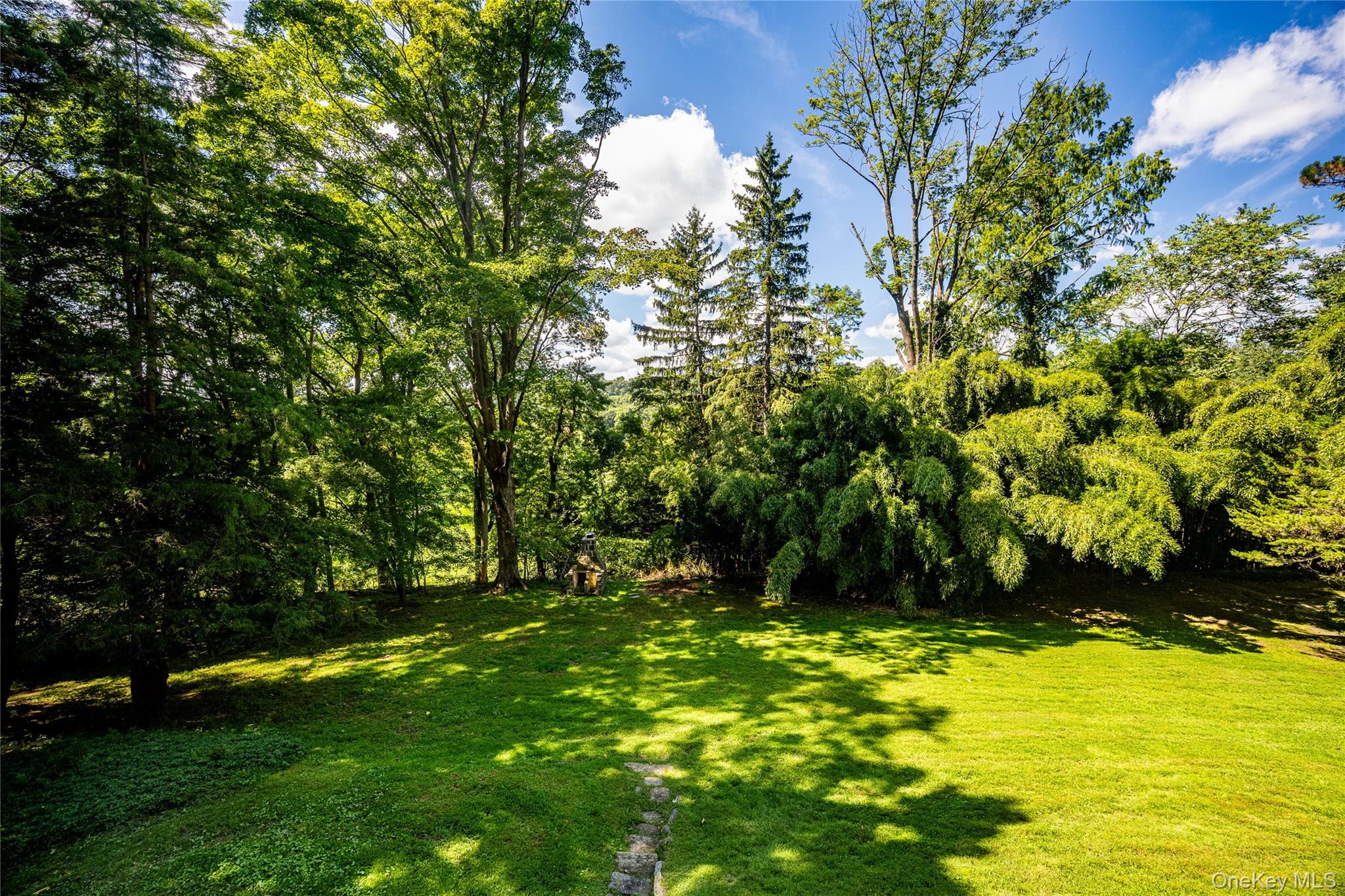 344 Sprain Road Scarsdale, NY 10583 - Photo 38 of 48 grounds in front of cottage