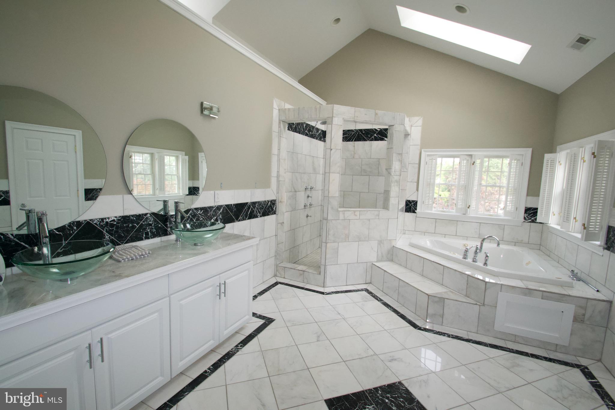 811 Egypt Road Phoenixville, PA 19460 - Photo 47 of 60 Primary Bedroom Bath