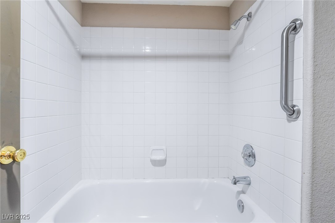 1851 Hillpointe Road, Unit 2912 Henderson, NV 89074 - Photo 17 of 28 Bathroom with shower / bath combination