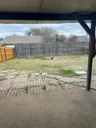 a view of back yard of the house