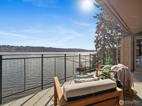 $1,350,000 | 17412 Northeast 40th Place, Unit A6, Redmond, WA 98052