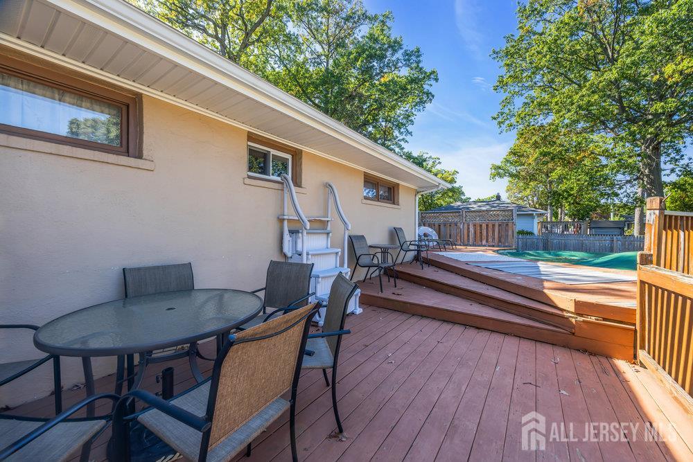 531 Chestnut Street Middlesex, NJ 08846 - Photo 31 of 42 a view of a chairs and table in patio