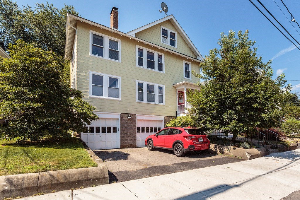 80 Edgecliff Road, Unit 1 Watertown, MA 02472 - Photo 3 of 26 Gallery Image 3