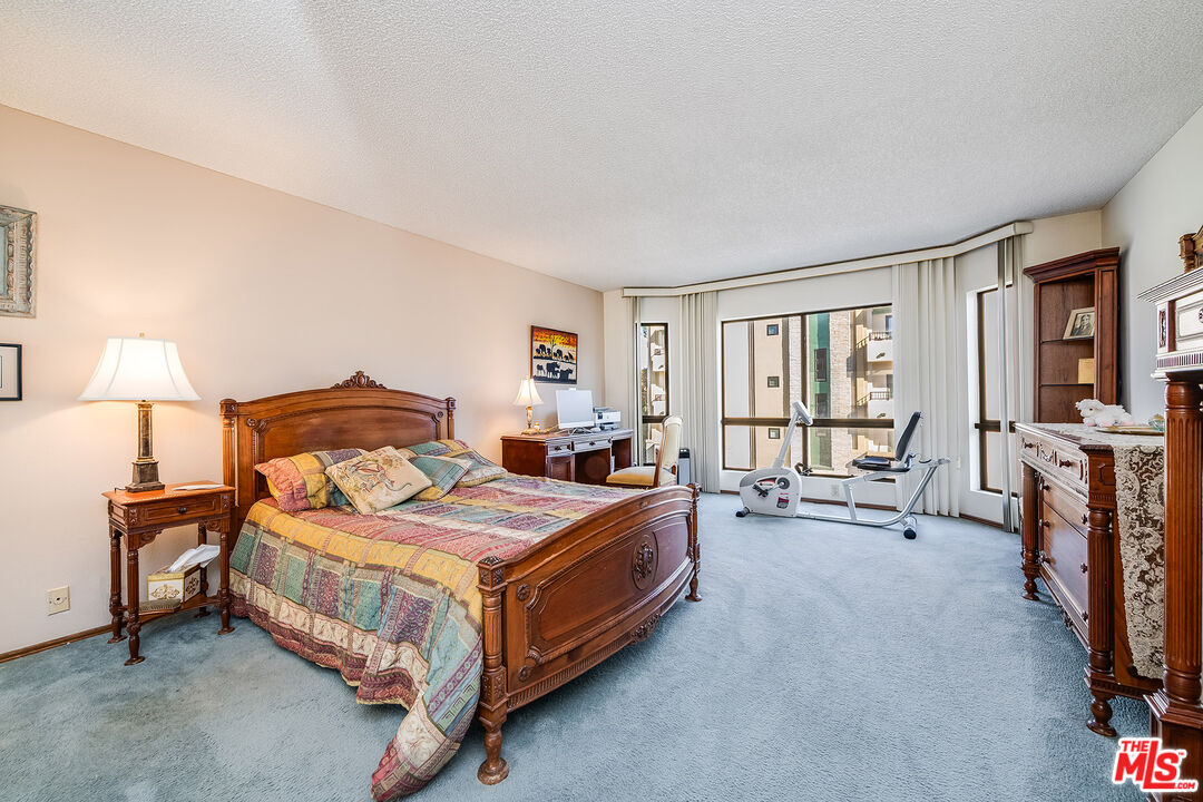 10409 Riverside Drive, Unit 203 Toluca Lake, CA 91602 - Photo 26 of 34