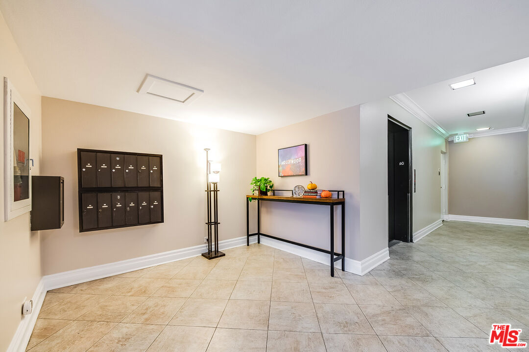 10409 Riverside Drive, Unit 203 Toluca Lake, CA 91602 - Photo 4 of 34 a living room with furniture