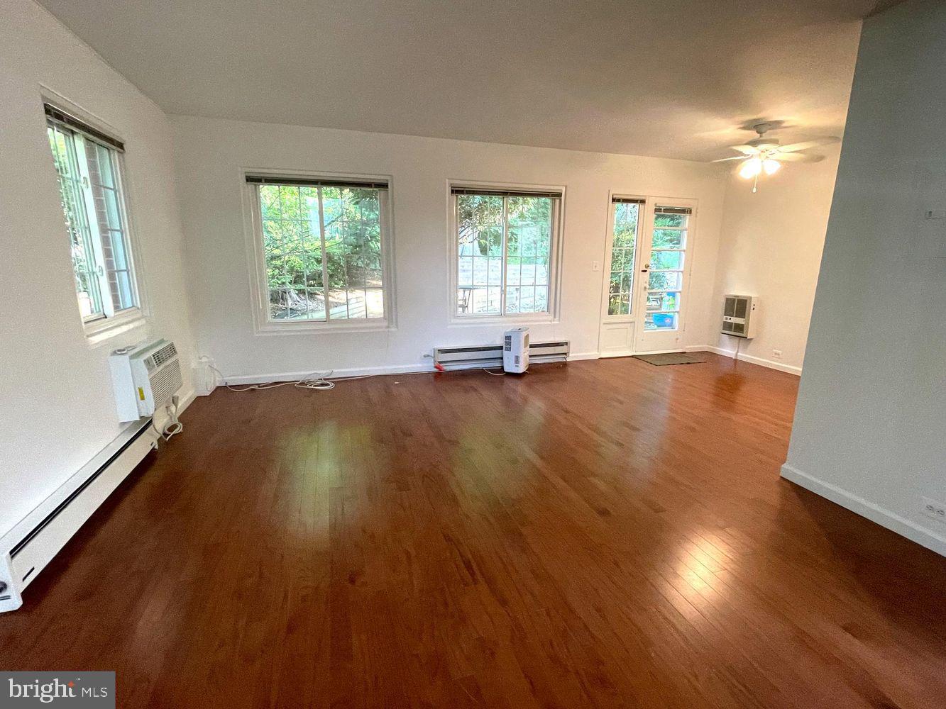1643 Preston Road Alexandria, VA 22302 - Photo 5 of 18 Very spacious Living Room and Dining Room