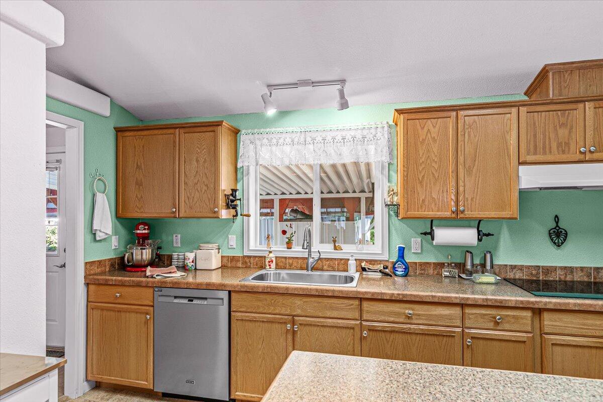 6901 Old Stage Road, Unit 13 Central Point, OR 97502 - Photo 11 of 24 12-13