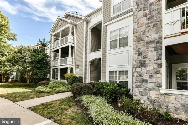$2,580 | 1716 Lake Shore Crest Drive, Unit 32, Reston, VA 20190