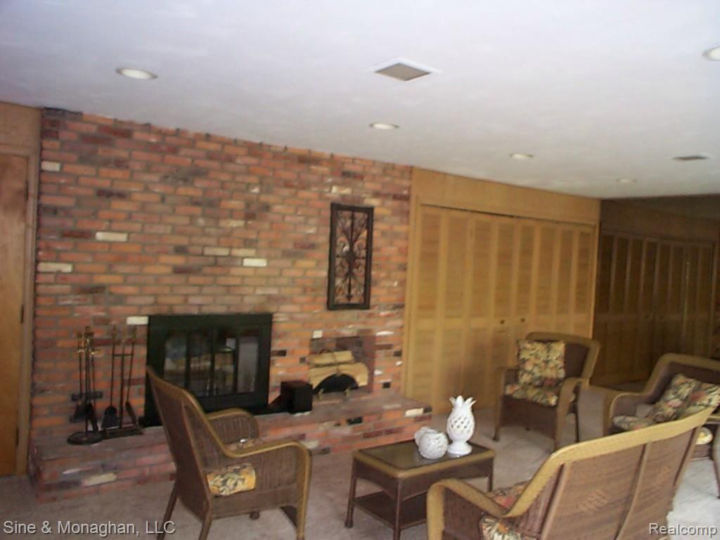 5 FAMILY ROOM  1-  751 N RIVERSIDE.jpg