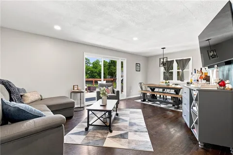 $320,000 | 12104 West 93rd Street, Lenexa, KS 66215