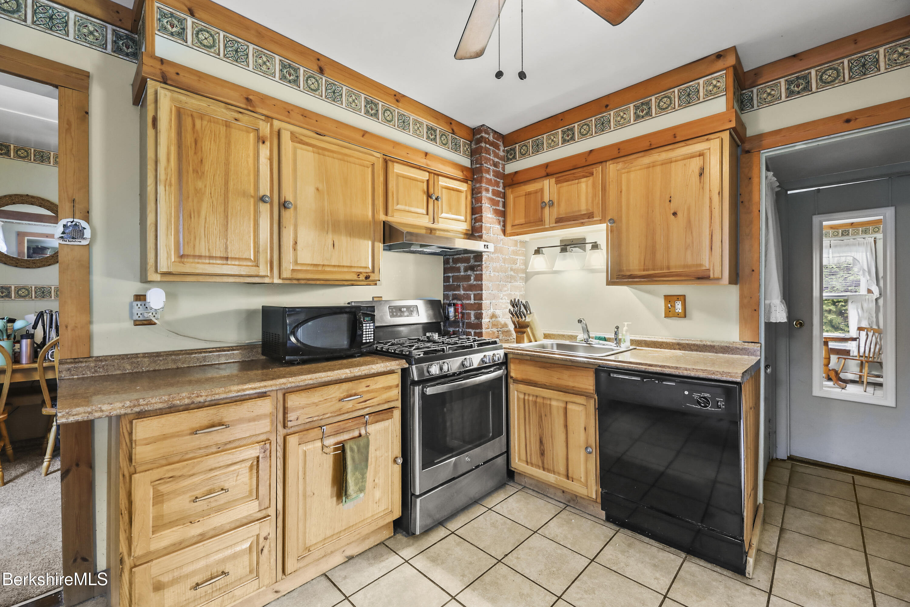 163 Hancock Road Pittsfield, MA 01201 - Photo 10 of 24 Kitchen