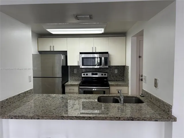 $2,150 | 6955 Northwest 186th Street, Unit F401, Hialeah, FL 33015