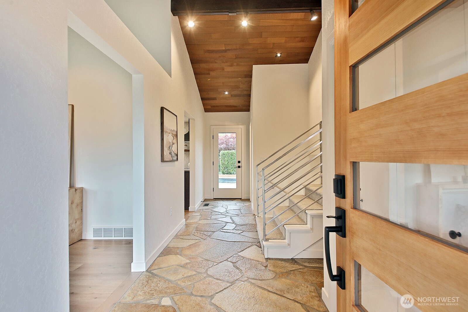 6556 Humphrey Road Clinton, WA 98236 - Photo 3 of 37 Gallery Image 3