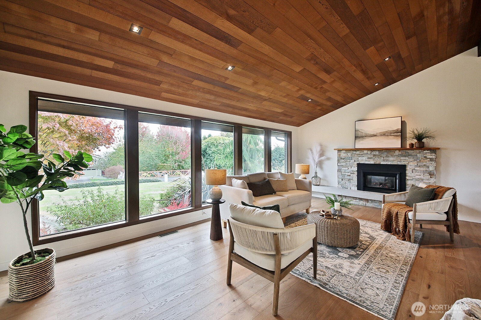 6556 Humphrey Road Clinton, WA 98236 - Photo 4 of 37 Gallery Image 4