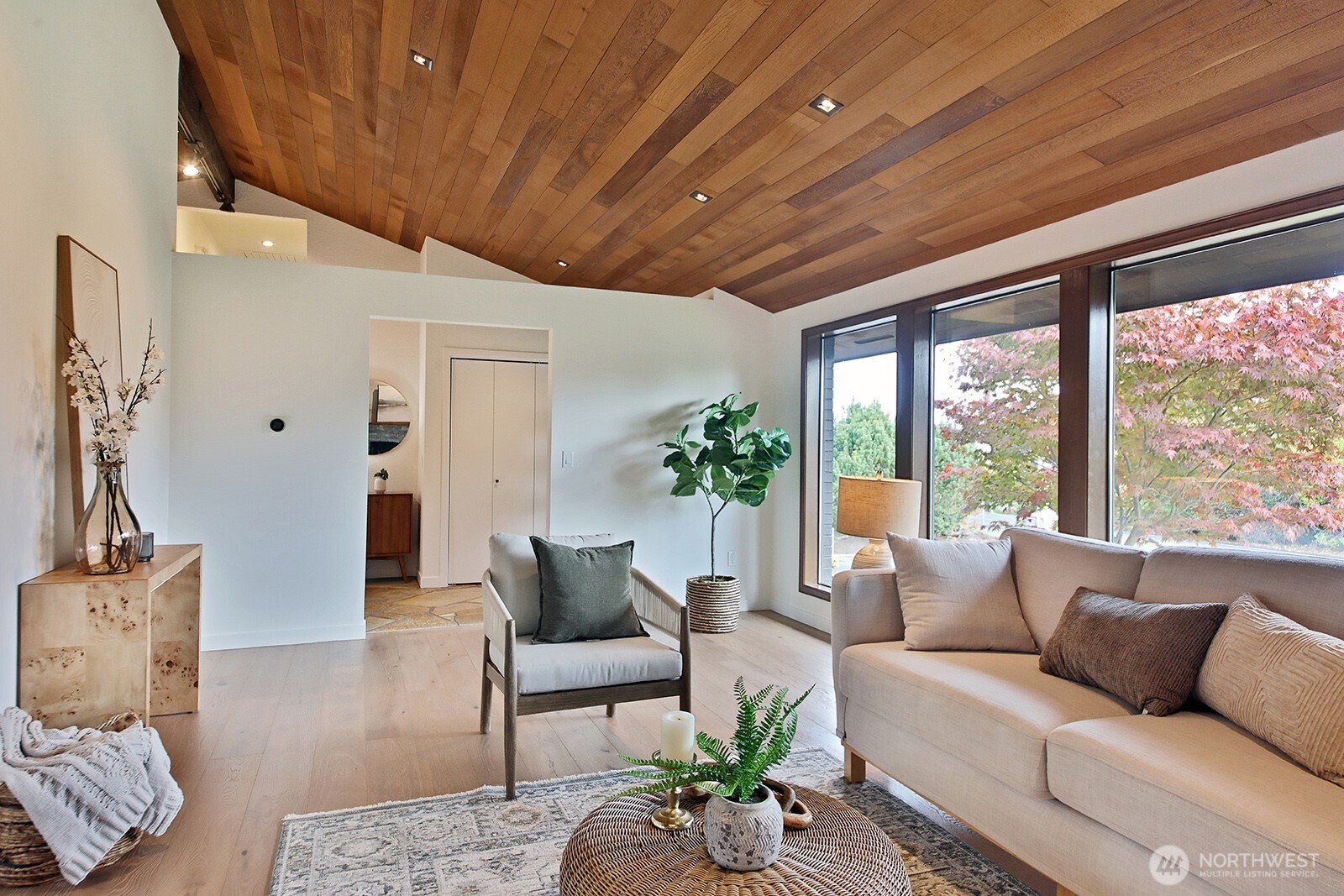 6556 Humphrey Road Clinton, WA 98236 - Photo 5 of 37 Gallery Image 5