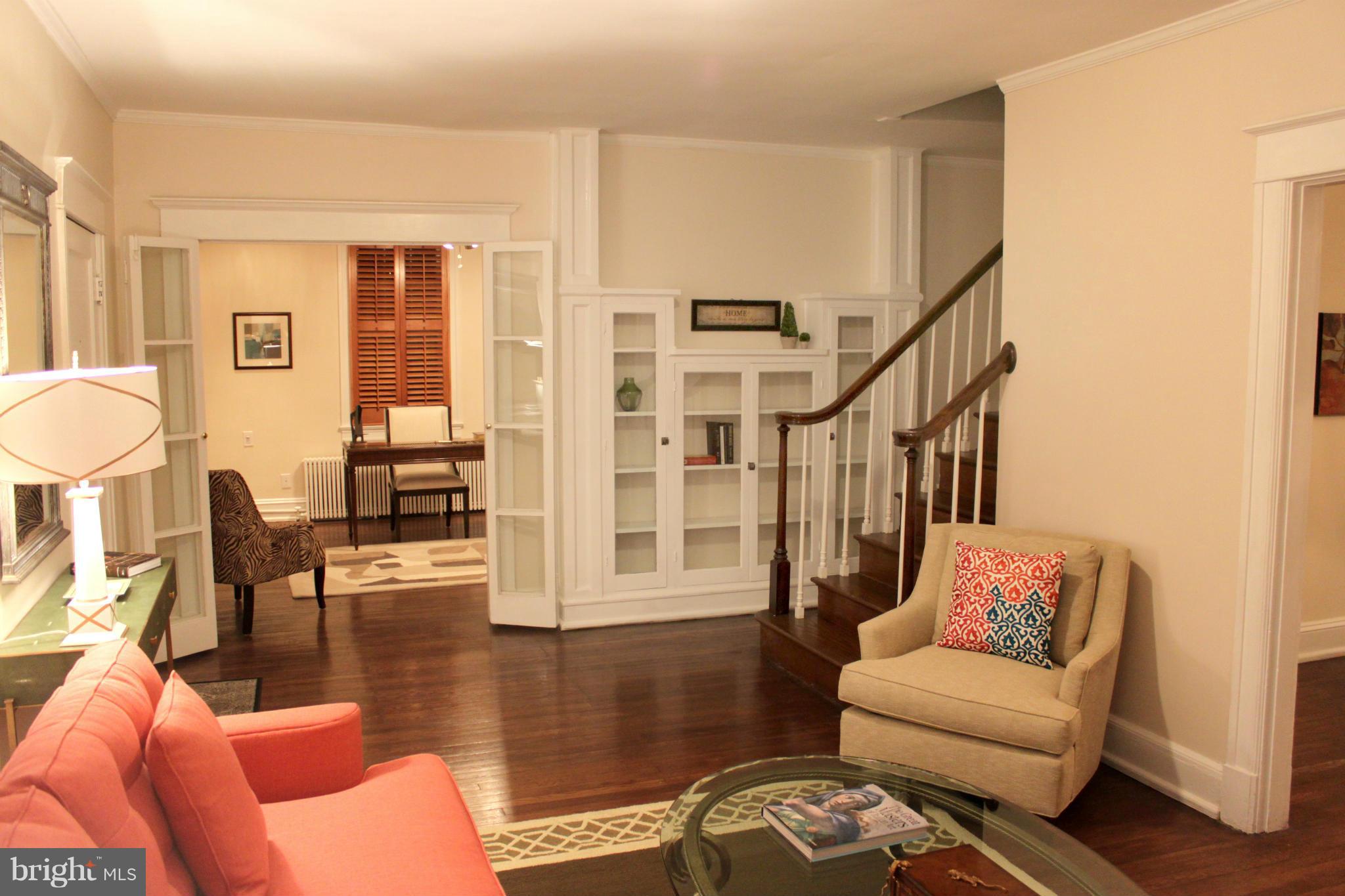 1215 Russell Road Alexandria, VA 22301 - Photo 1 of 24 Living Room
