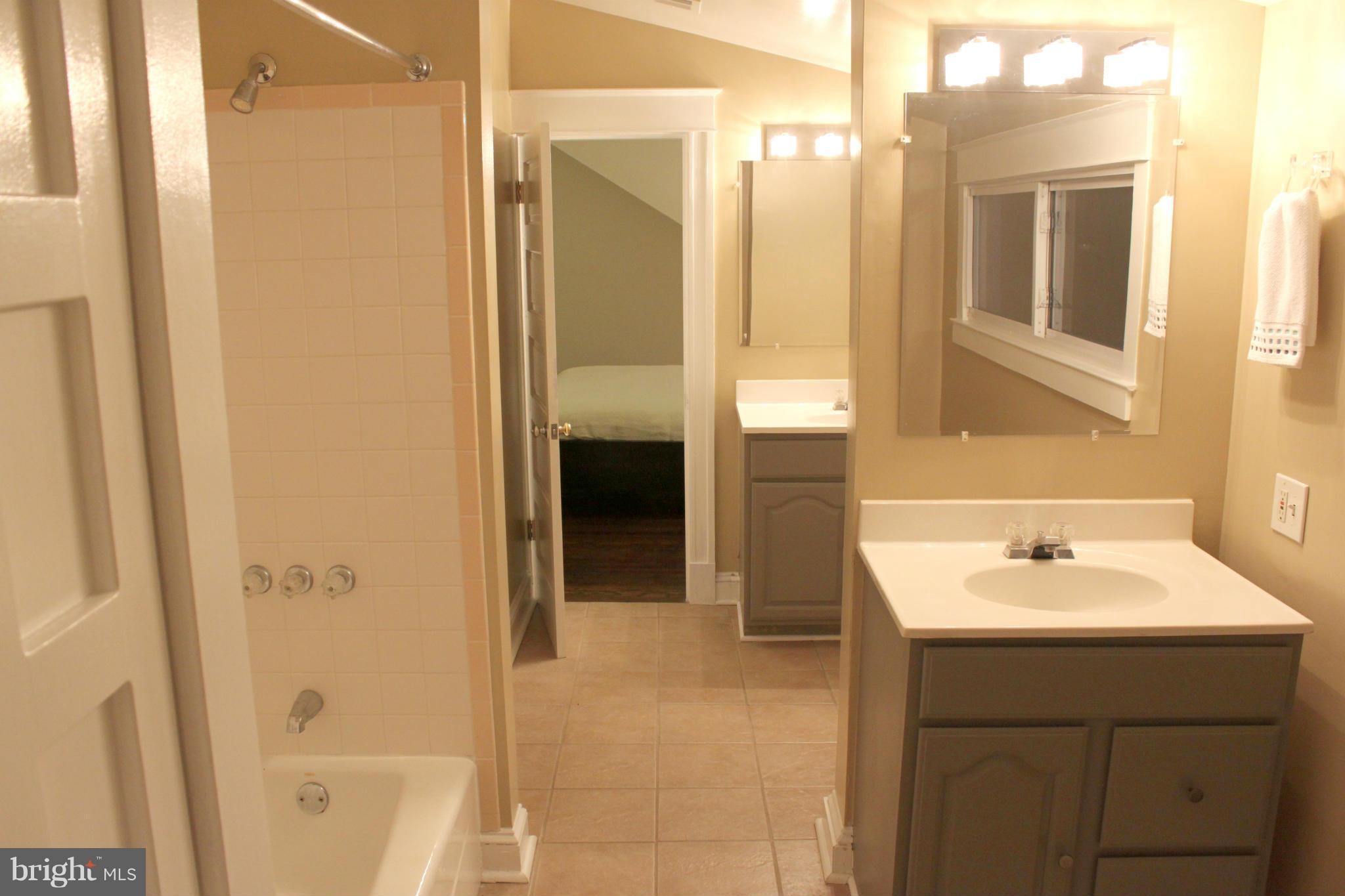1215 Russell Road Alexandria, VA 22301 - Photo 18 of 24 1215 Russell Road Alexandria VA Master Bath UL