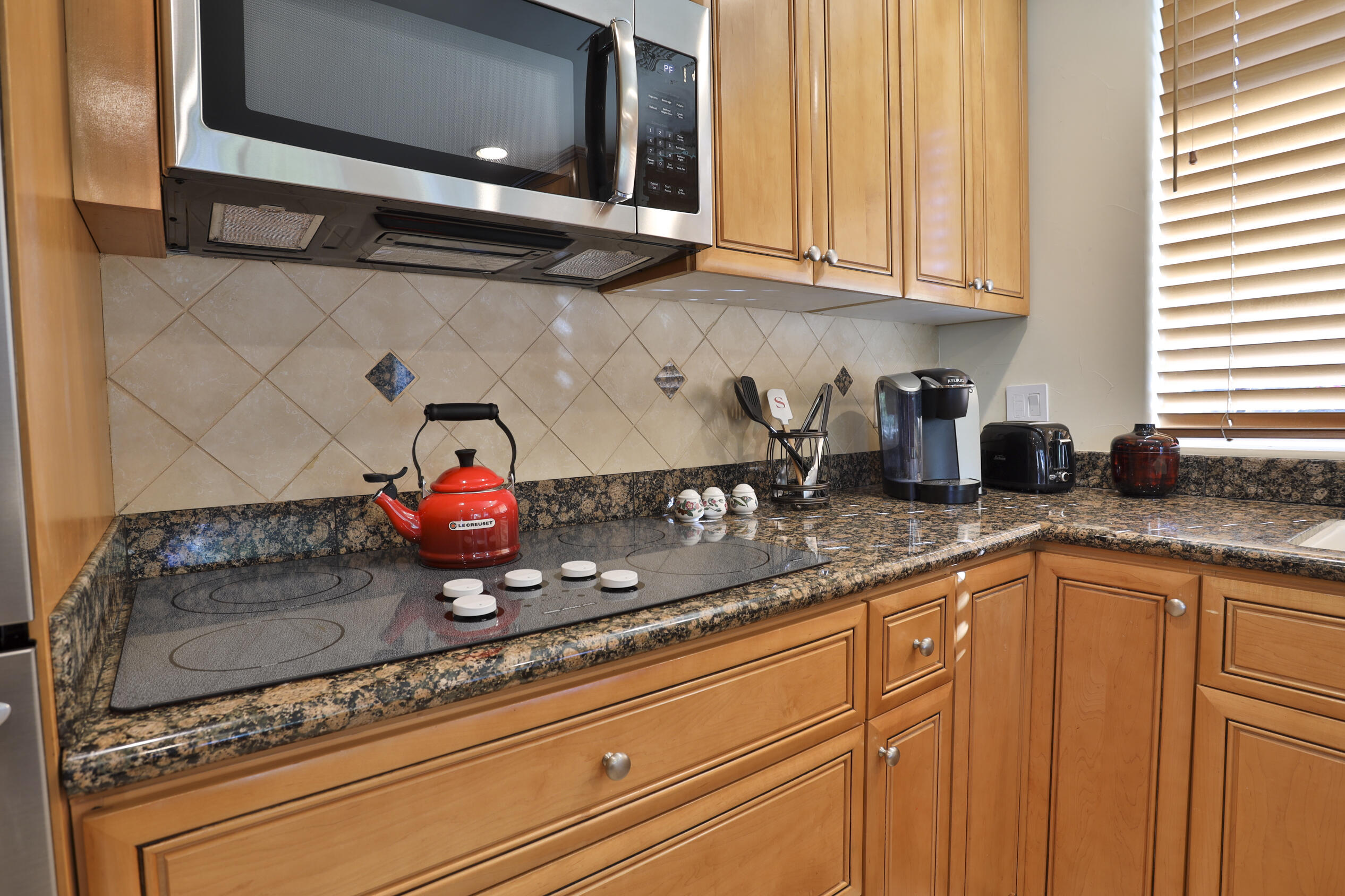45735 Pawnee Road Indian Wells, CA 92210 - Photo 26 of 74 a kitchen with granite countertop a sink and cabinets