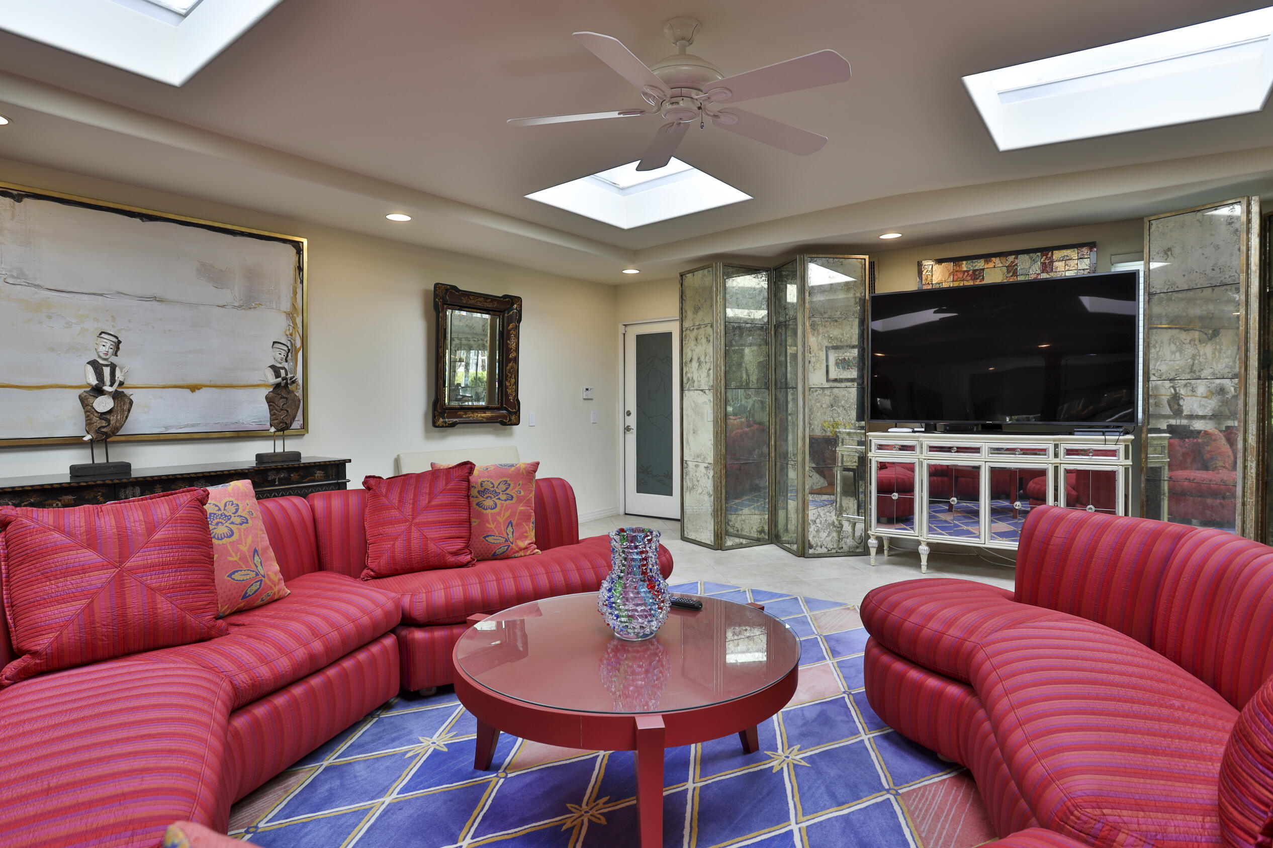 45735 Pawnee Road Indian Wells, CA 92210 - Photo 37 of 74 a living room with furniture and a flat screen tv