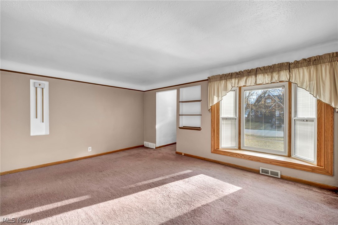 6471 Kerneywood Road Parma, OH 44129 - Photo 2 of 39
