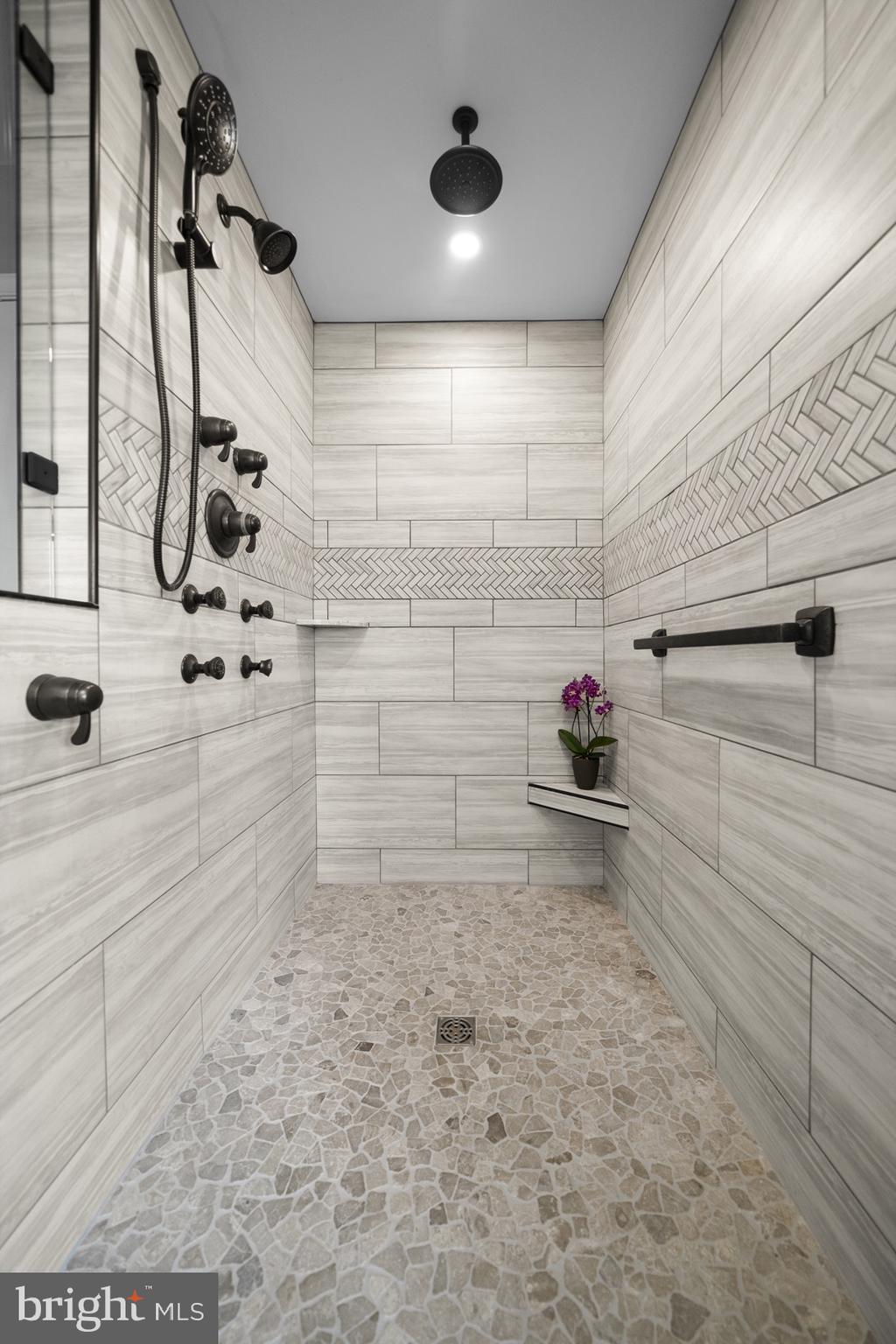 410 Riverside Drive Prince Frederick, MD 20678 - Photo 40 of 82 Primary Bath