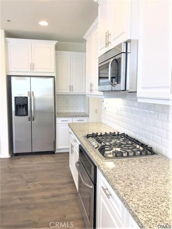 125 Fixie Irvine, CA 92618 - Photo 11 of 28 a kitchen with granite countertop a sink stove and refrigerator