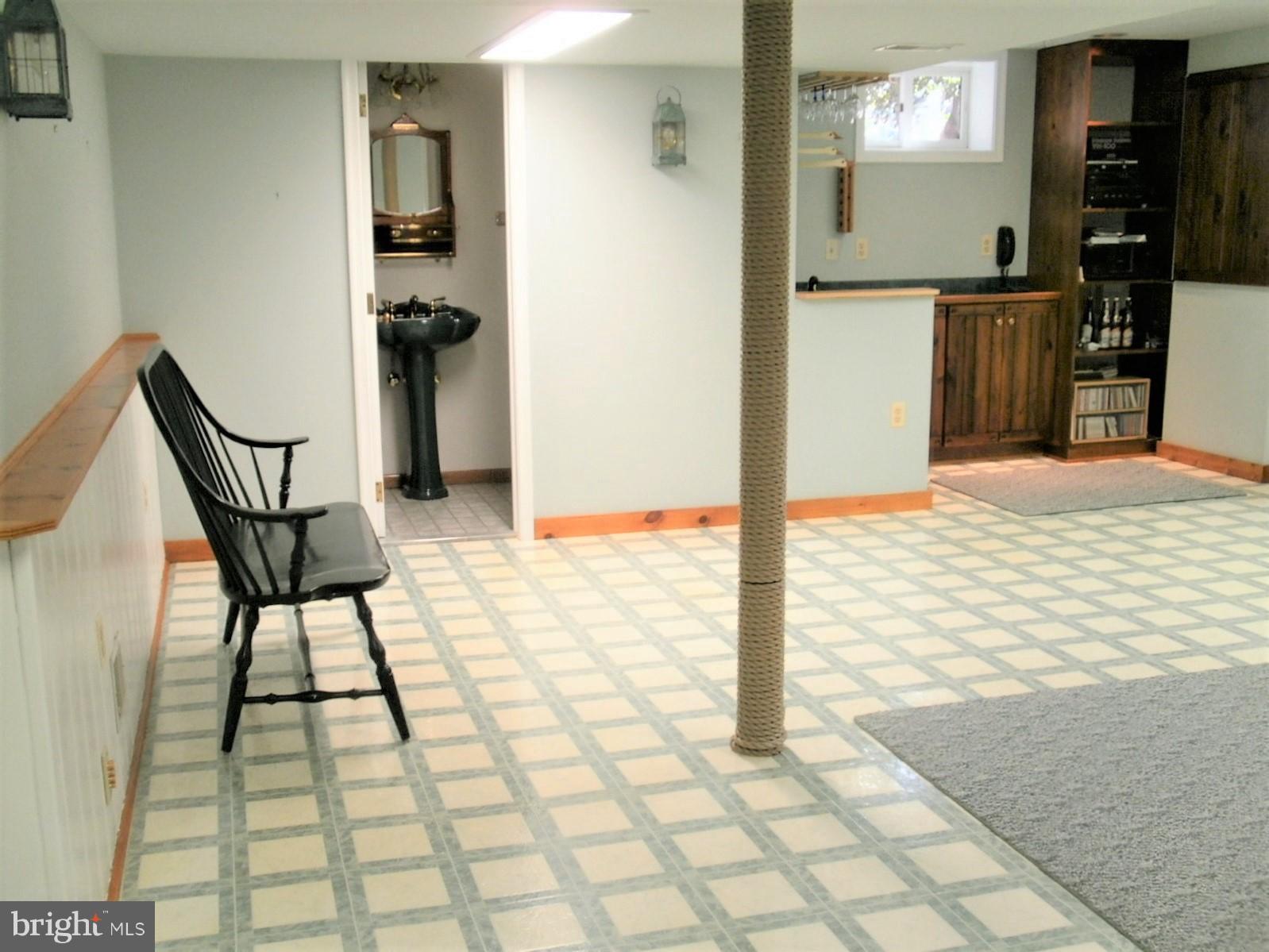 2004 Jamestown Road Alexandria, VA 22308 - Photo 18 of 30 Large, open family room