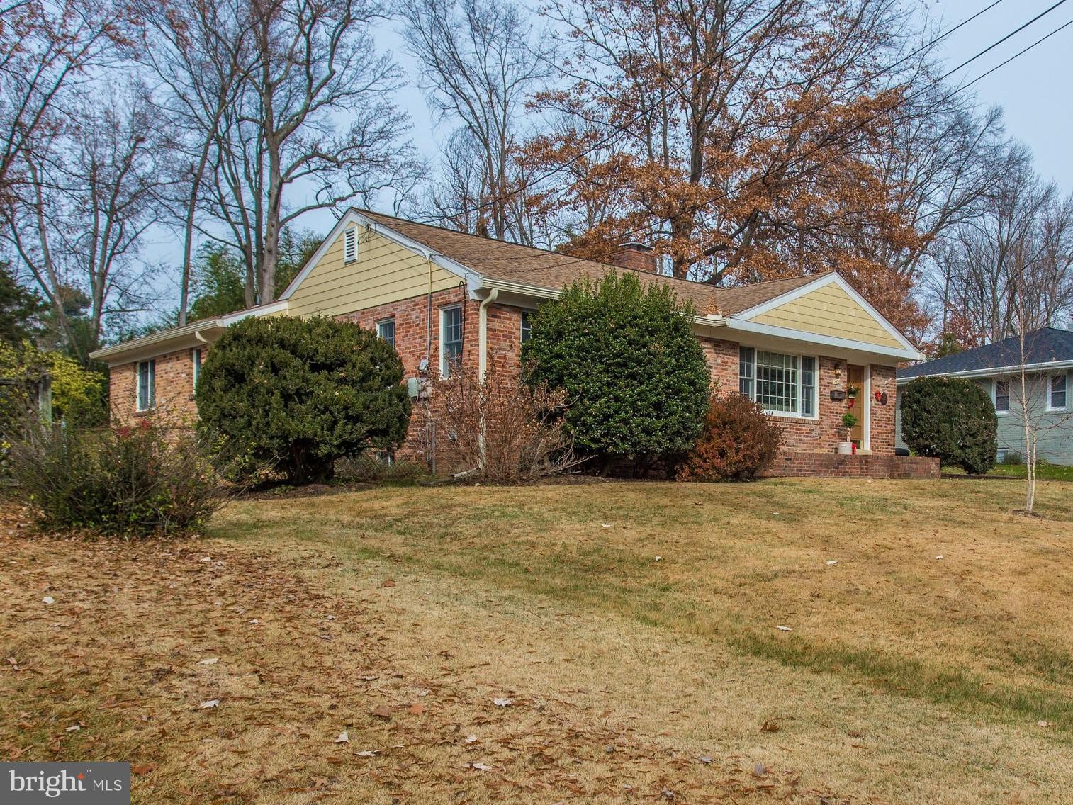 2004 Jamestown Road Alexandria, VA 22308 - Photo 25 of 30 Exterior (Front)