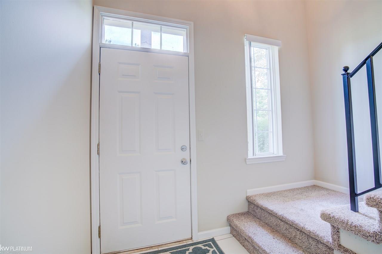 1868 Flagstone Circle Rochester, MI 48307 - Photo 3 of 41