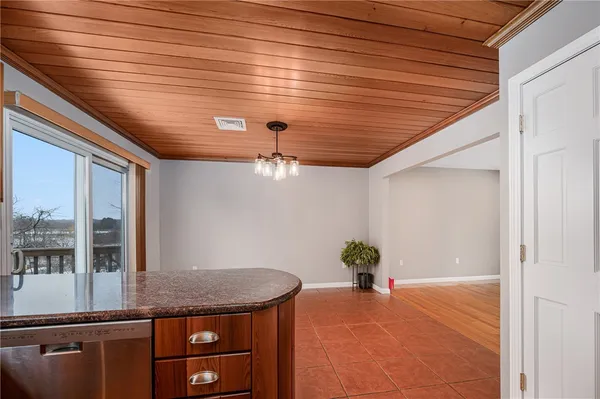$2,500 | 190 Gladstone Street, Unit 2, Cranston, RI 02920