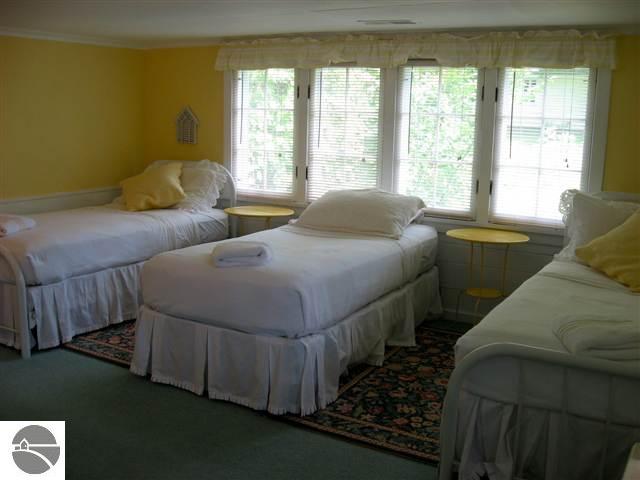 8660 South Lakeview Road Traverse City, MI 49684 - Photo 12 of 25 1738861-11.JPG