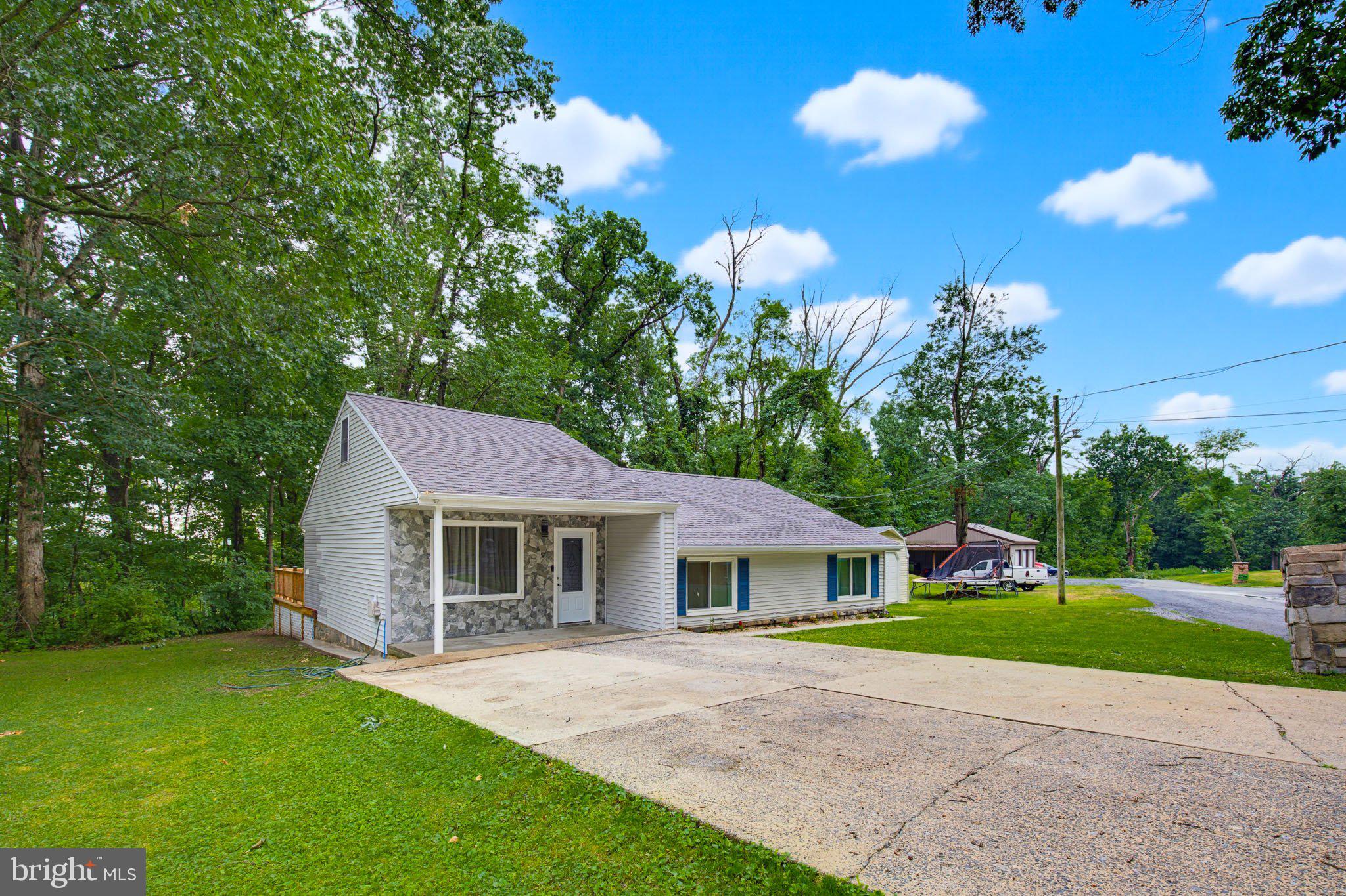 1607 Holtz Road Enola, PA 17025 - Photo 3 of 39