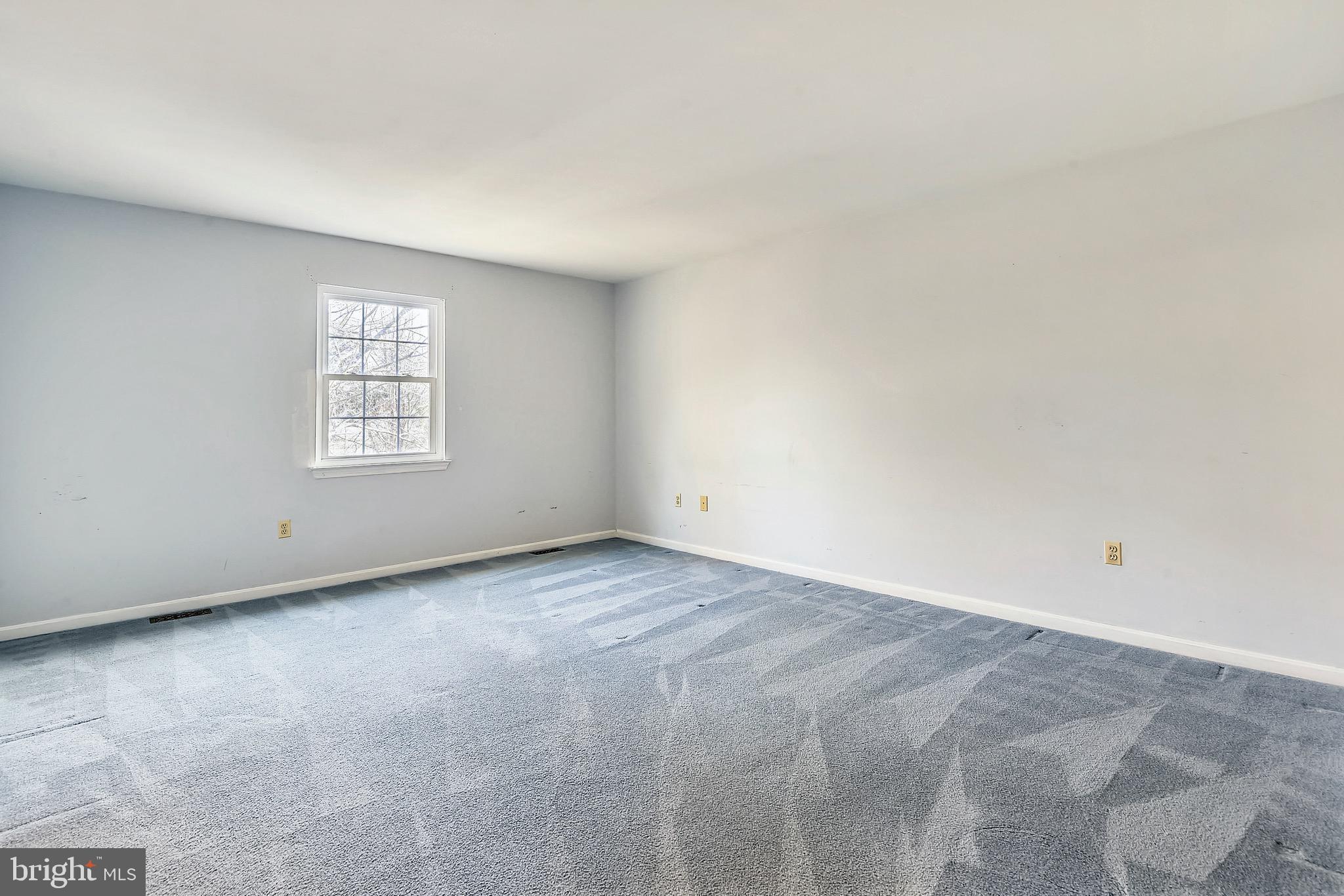 2515 Potts Point Road Huntingtown, MD 20639 - Photo 14 of 19 an empty room with a window