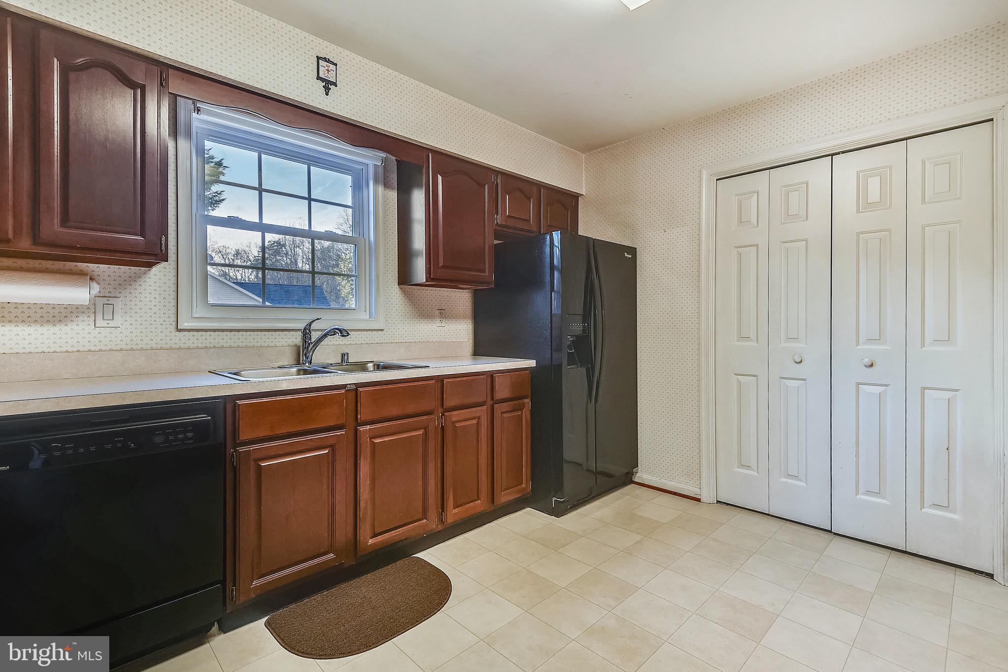 2515 Potts Point Road Huntingtown, MD 20639 - Photo 6 of 19 a kitchen with stainless steel appliances granite countertop a refrigerator and a sink