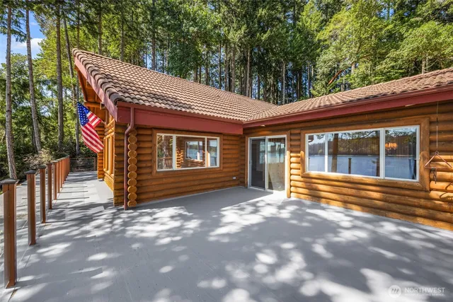 a view of house with a outdoor space