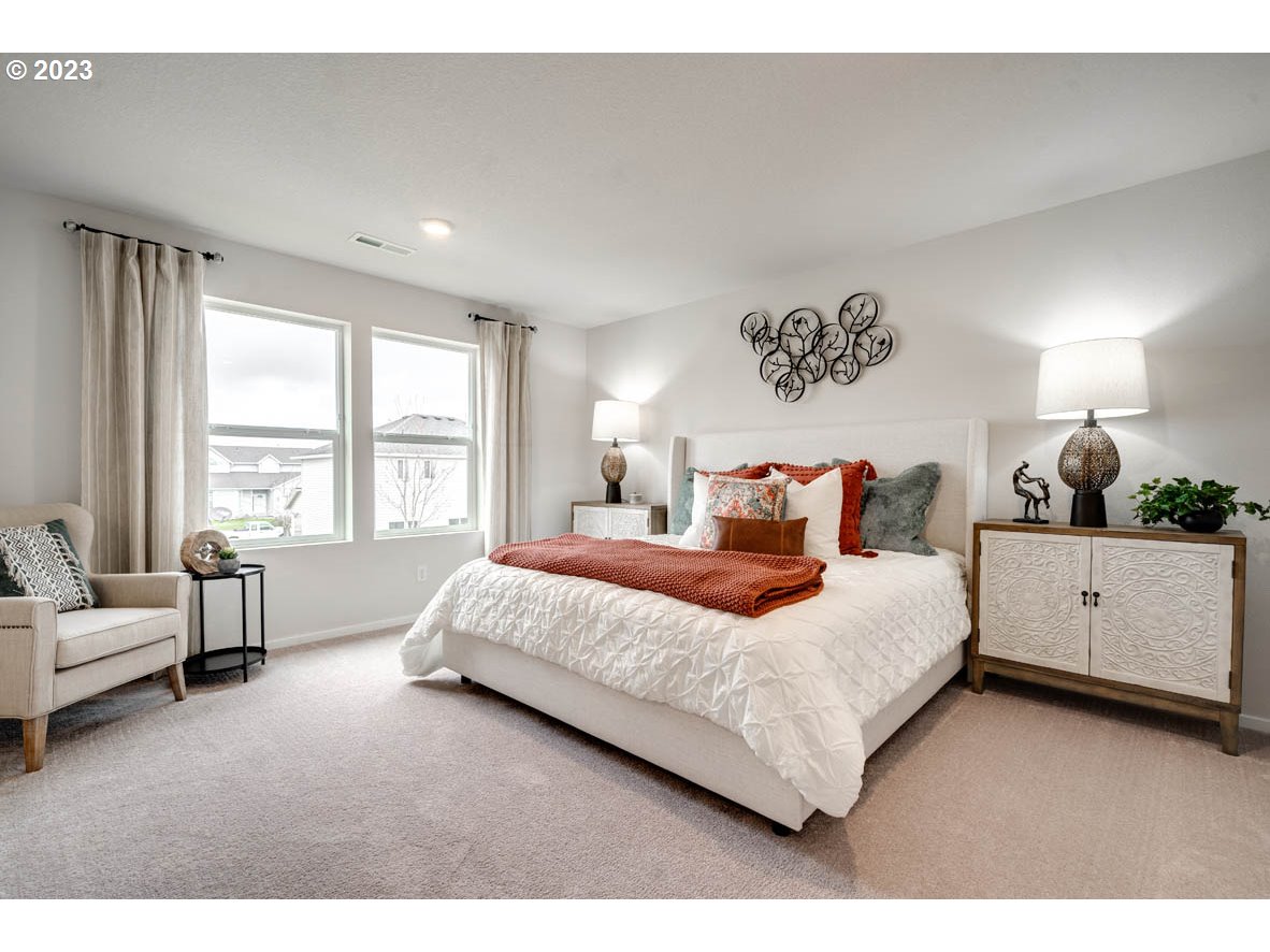 2716 Fenya Street Springfield, OR 97477 - Photo 11 of 19 a bedroom with a large bed and window
