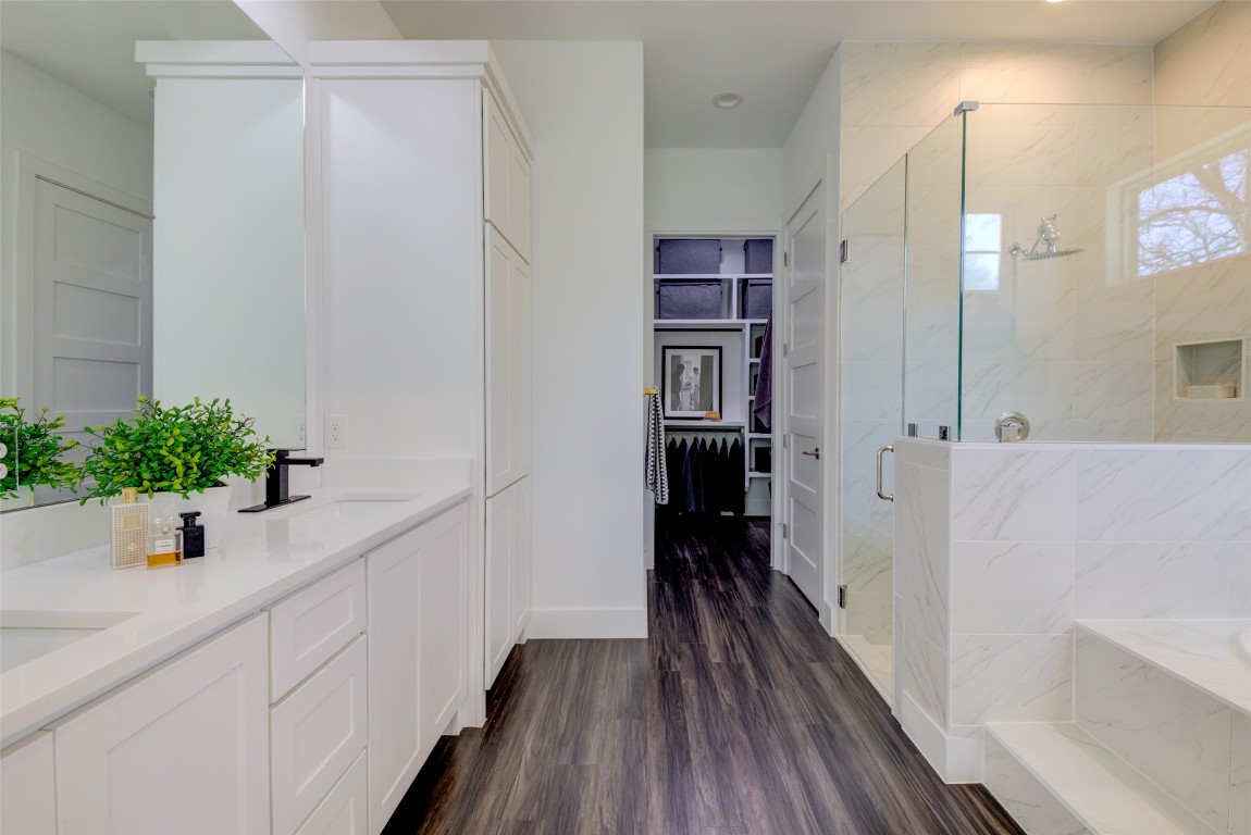 170 Bunker Rnch Boulevard, Unit 64 Dripping Springs, TX 78620 - Photo 25 of 37 a bathroom with a bathtub and a sink