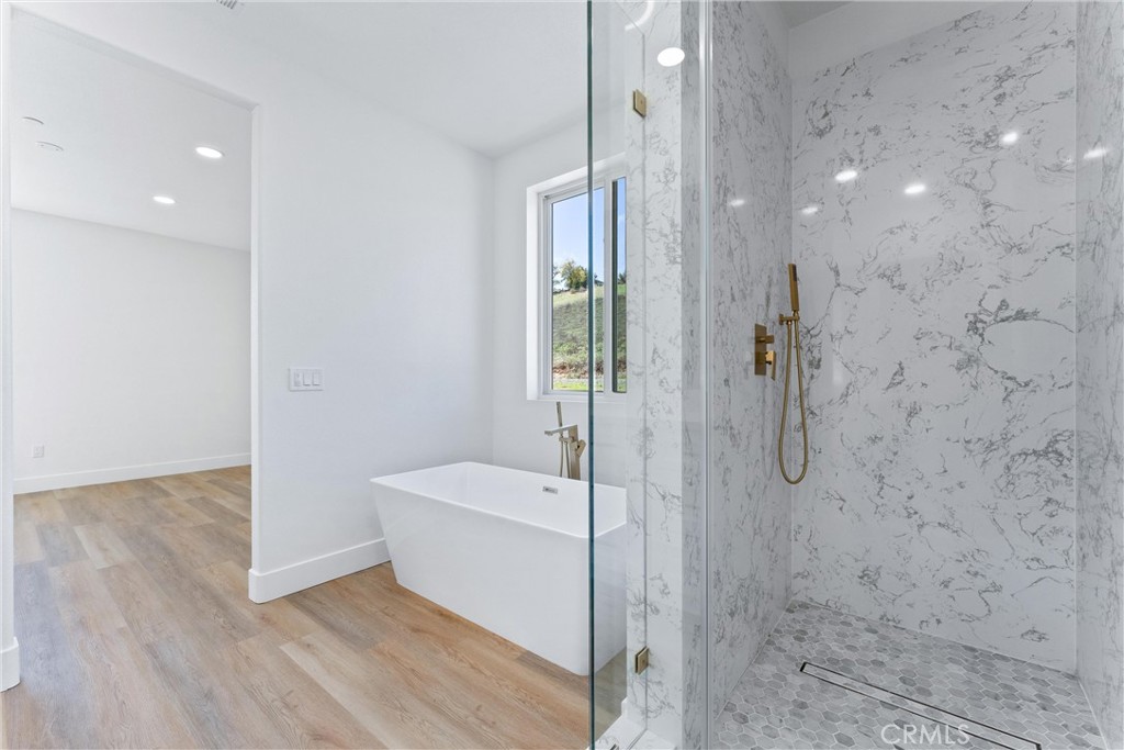 1981 Lyon Avenue Riverside, CA 92503 - Photo 21 of 58 a bathroom with a shower