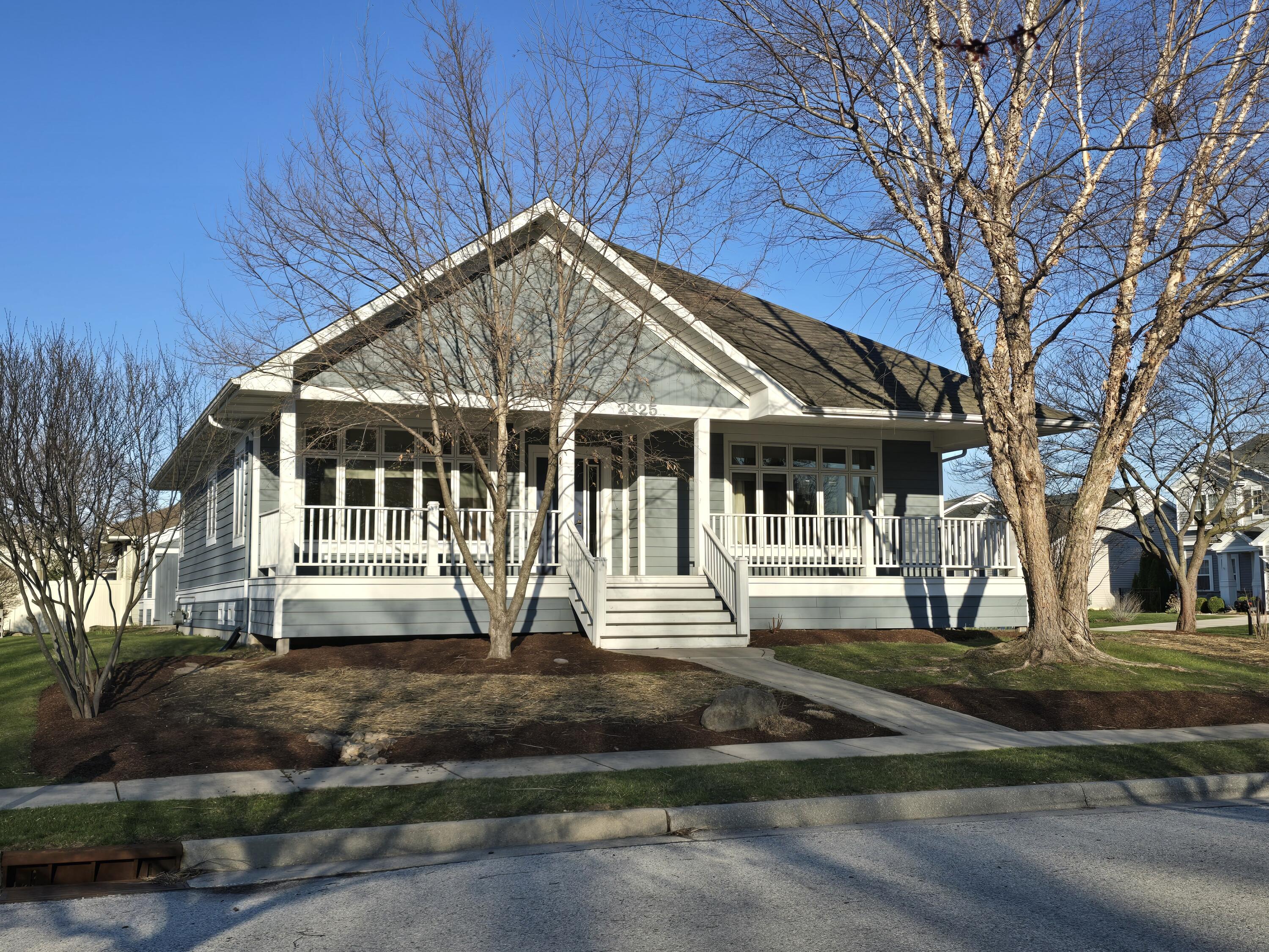 a view of house with a yard