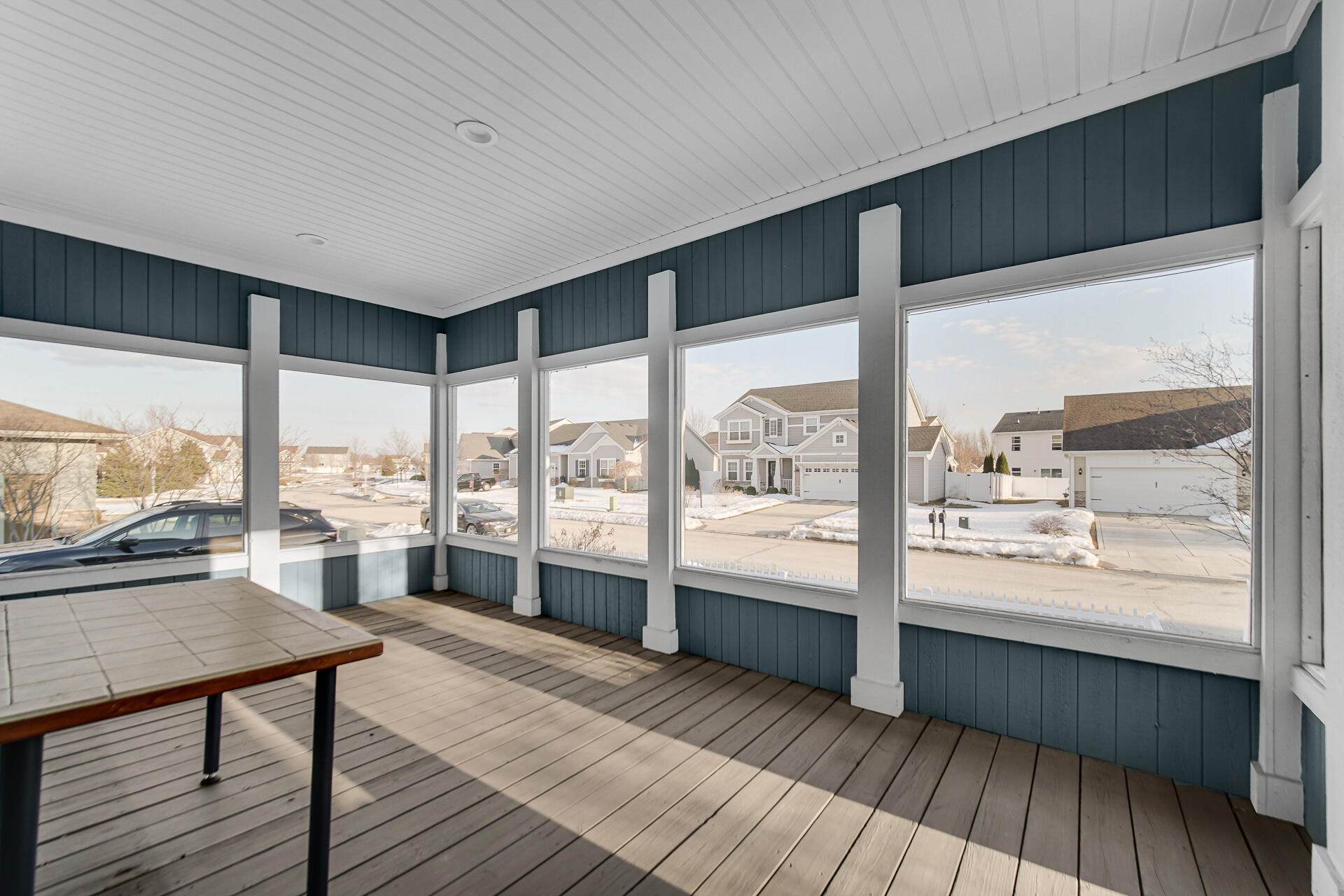 2425 Dickinson Road Chesterton, IN 46304 - Photo 12 of 41 a living room with a large window