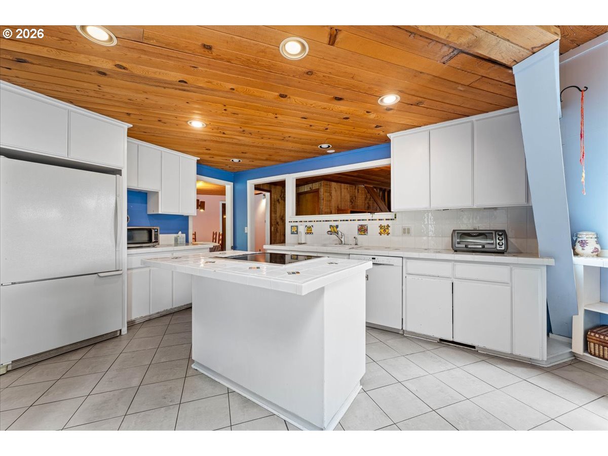 45937 Northwest Hartwick Road Banks, OR 97106 - Photo 5 of 48 Kitchen