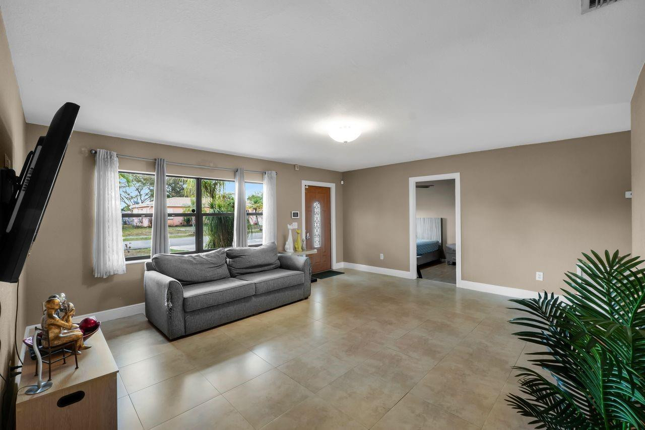 10901 Granite Street Boca Raton, FL 33428 - Photo 5 of 28 Photo 5